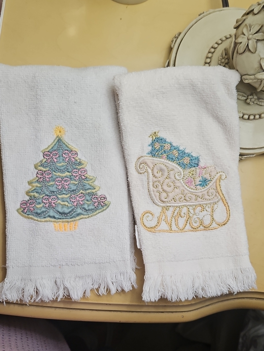 Christmas Towels <2> Finger Tip Sleigh Xmas Tree White Green Gold